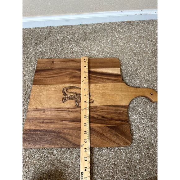 Cutting Board wooden rounded handle large Cayman Jack engraved alligator NEW - Picture 5 of 5
